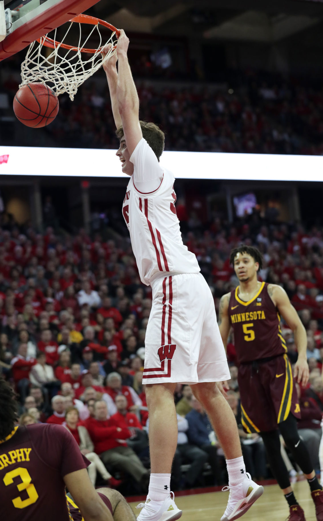 Golden Gophers 59, Badgers 52